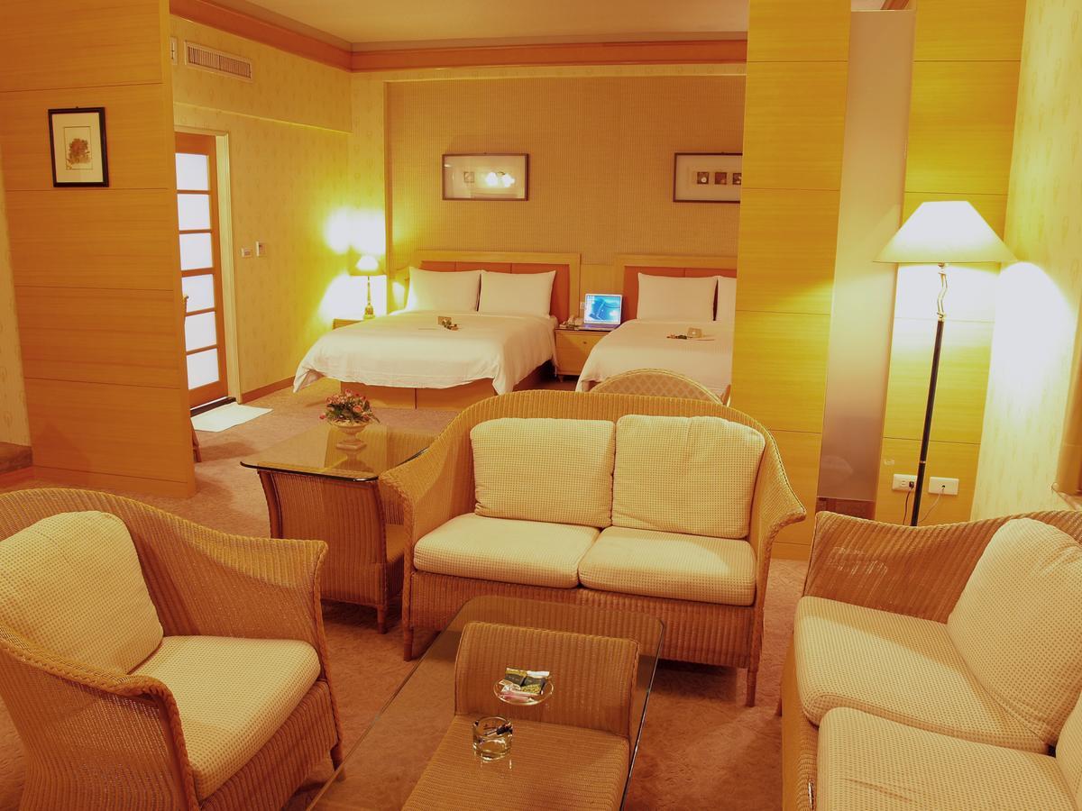 Park Motel Chiayi Eksteriør billede