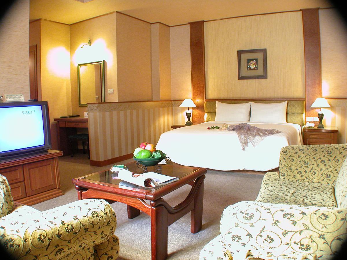 Park Motel Chiayi Eksteriør billede