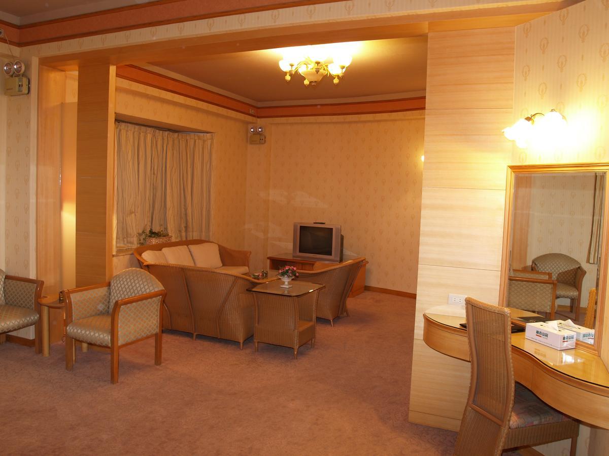Park Motel Chiayi Eksteriør billede