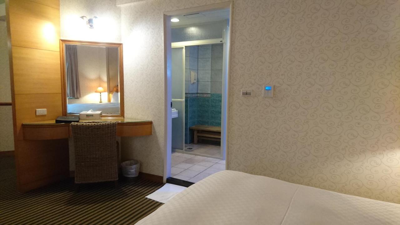 Park Motel Chiayi Eksteriør billede